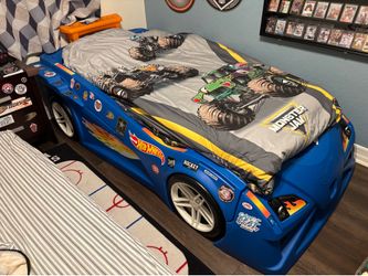 Kids bed hot wheels with mattress and sheets