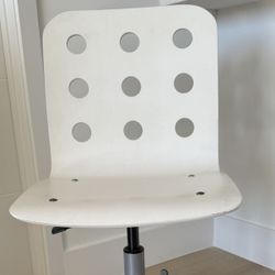 White Swivel Desk Chair with Wheels – Good Condition
