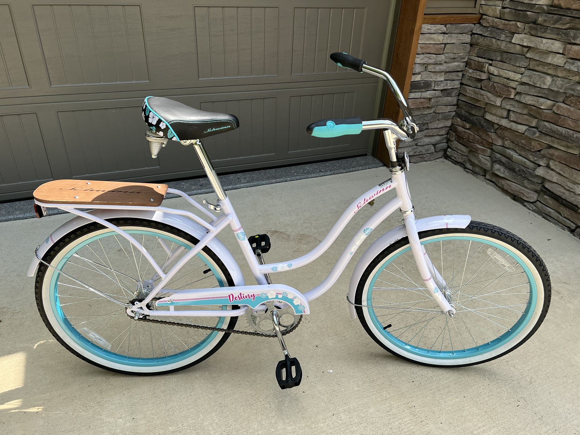Schwinn Destiny Women’s Beach Cruiser Bike, Rear Cargo Rack, Very good condition