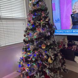 7ft Lighted and Snow Covered Christmas tree with storage bag 