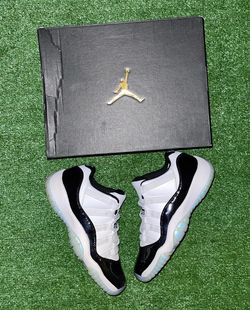 Jordan 11 Low Iridescent