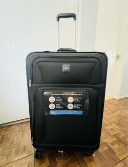 Brand New Skyway Epic 29" Spinner Suitcase -