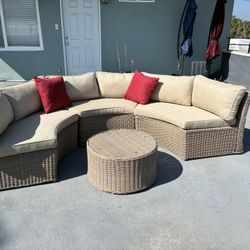Beautiful Round Outdoor Patio Couch - Holiday Sale💥