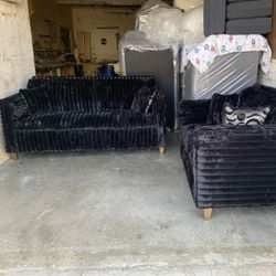 $799 Brand New Sofa And Loveseat Set (read description)