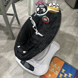 mamaRoo 4moms Multi Motion Swing 