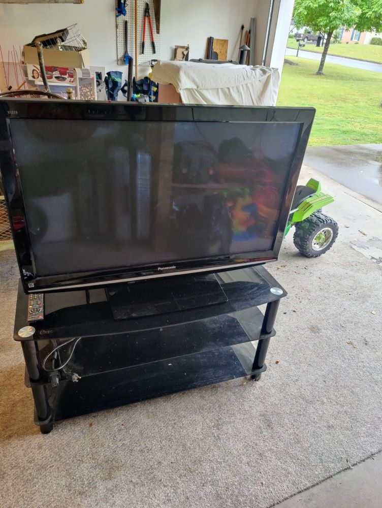 Panasonic Viera Plasma 42 Inch TV And Etec Glass TV Stand
