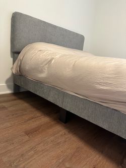 Mattress (queen)