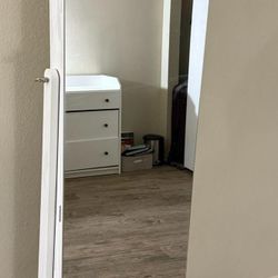 Mirror And Jewelry Organizer 