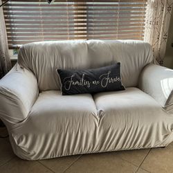 Sofá Love Seat  With Cover 