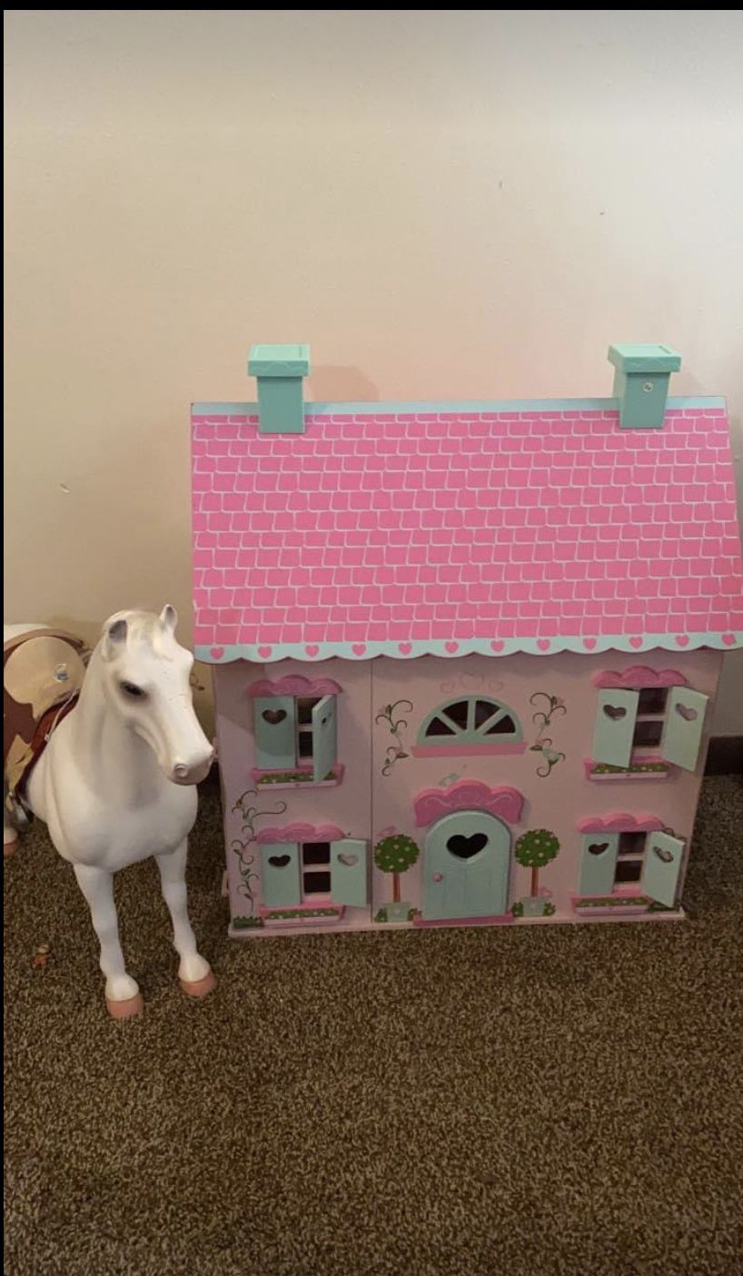 Free toys. Doll house and hourse