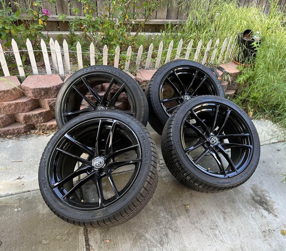 Supra OEM A90 4x Rear Wheels Square 19x10 Et40 Glossy Black