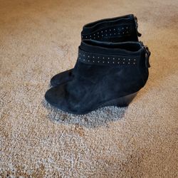 Black Leather Boots Size 5 In Half Medium Normal Use Good Condtion.