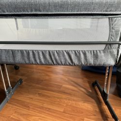 Adjustable Mika Micky baby bassinet