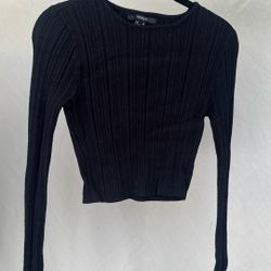Forever 21 Size Medium Long Sleeve Black Crop Top