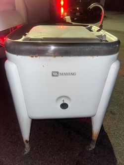 Vintage Maytag Wringer Washing Machine