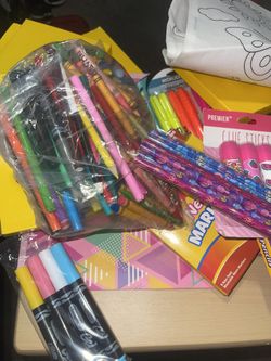 se venden utiles escolares muchos colores y libros de colorear