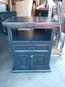 SOLID WOOD SHABBY CHIC END TABLE
