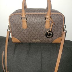 New & Authentic 100% MICHAEL KORS 