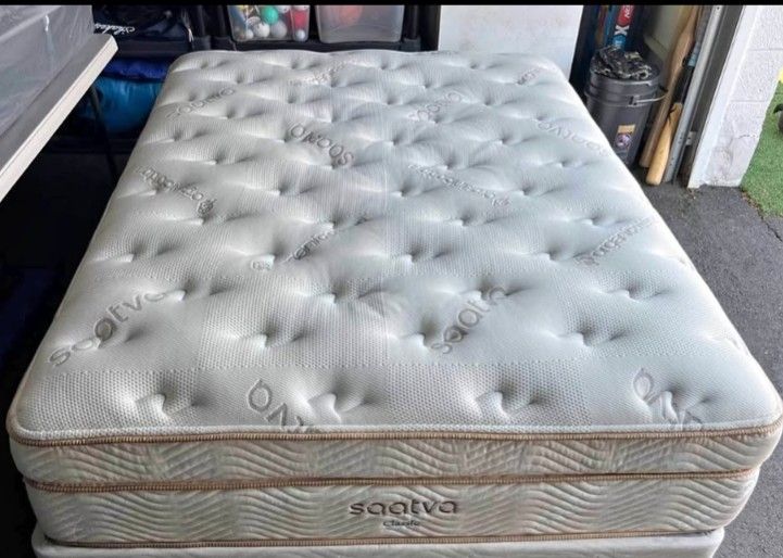 Saatva Classic 14.5" Queen Mattress - LIKE NEW