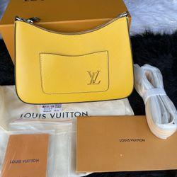 NEW AND SUPER NICE PURSE