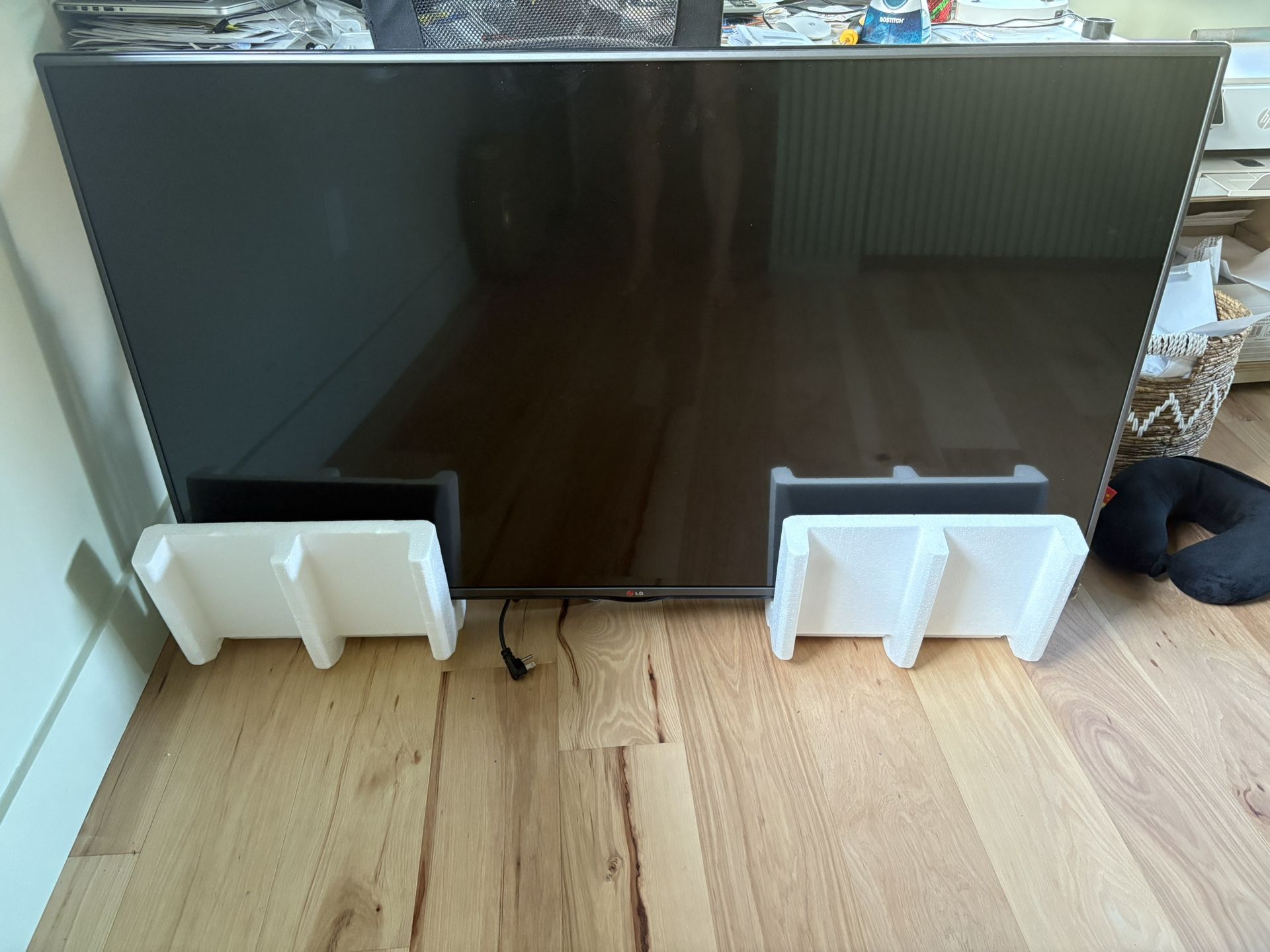 55in LG Smart TV Incl. Wall Mount