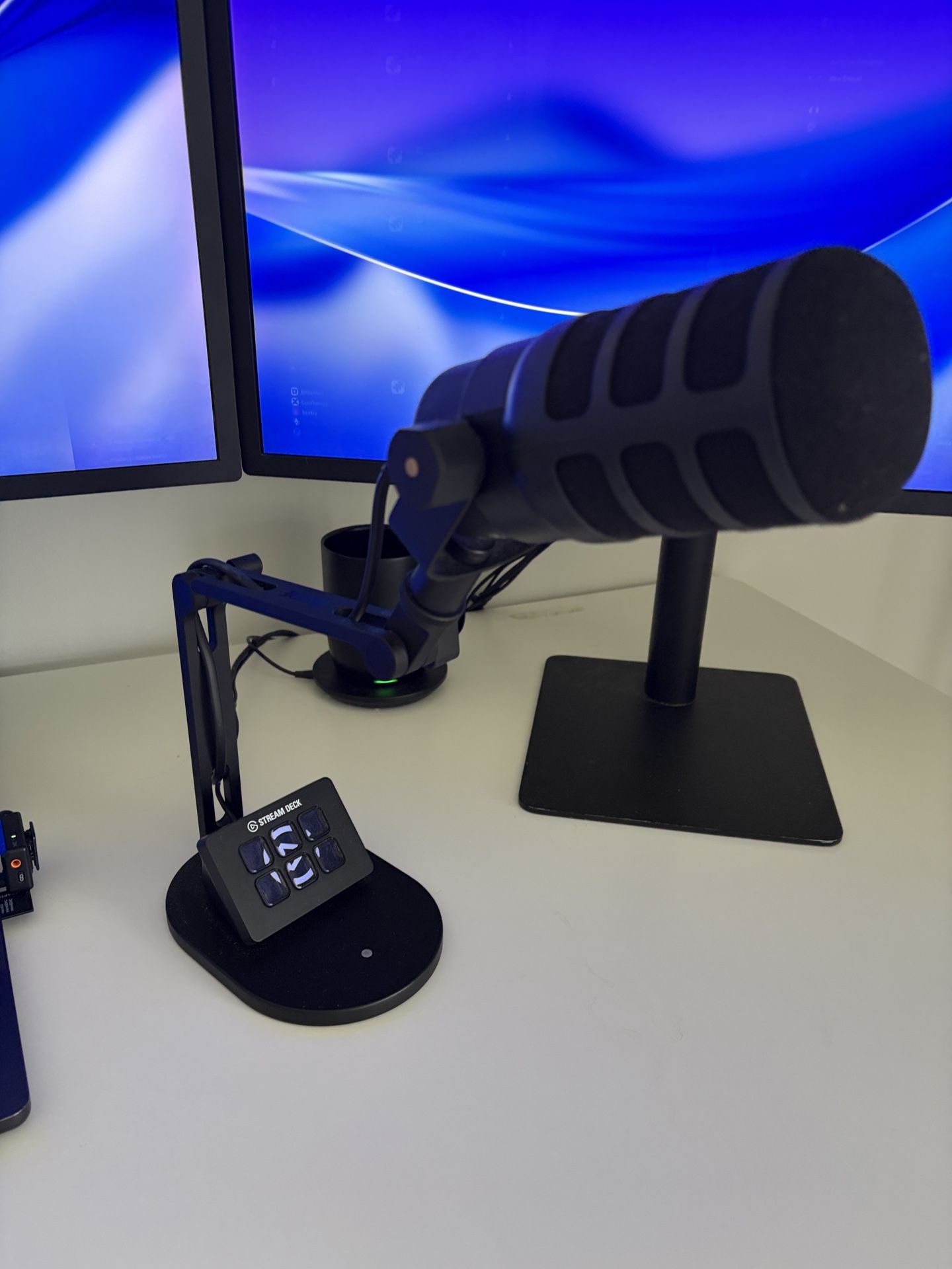 PRO Podcast Mic Setup Bundle (RØDE PodMic USB + RØDE DS2 Arm + Stream Deck Mini 