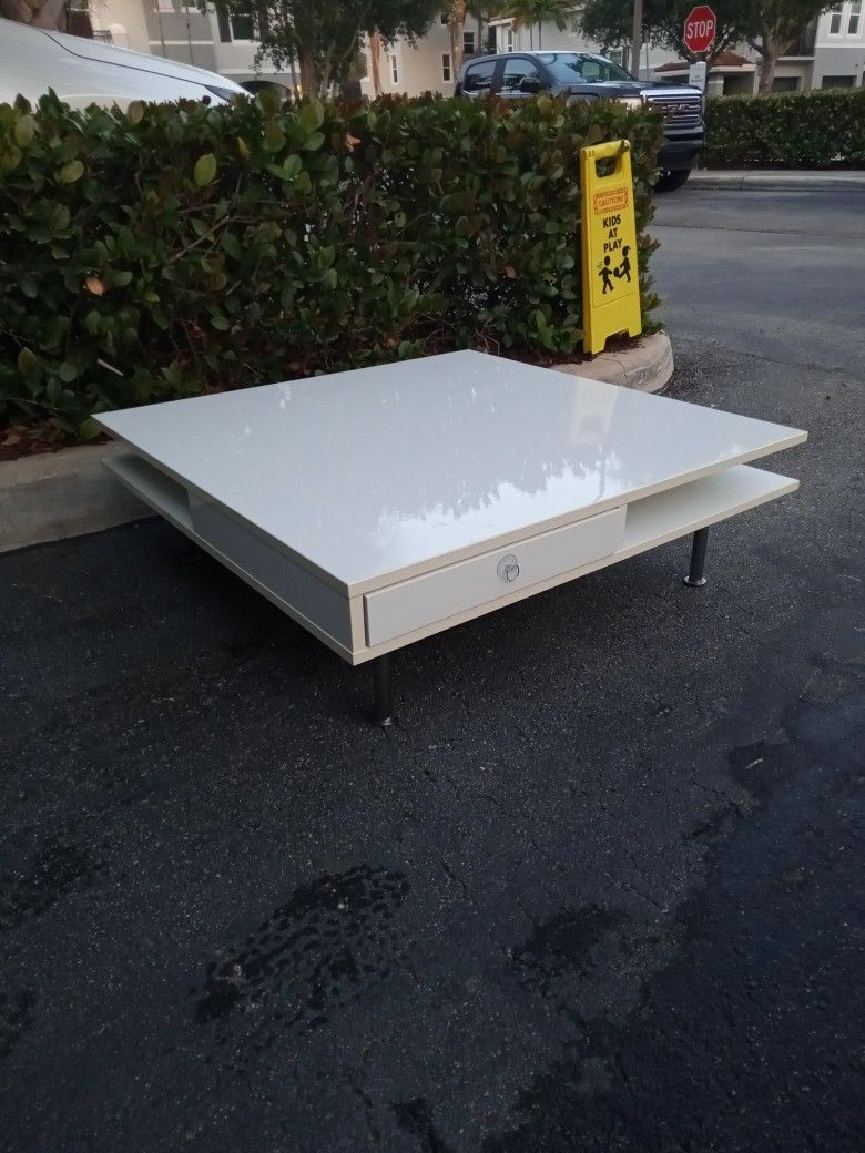 IKEA Tofteryd Coffee Table, High Gloss 37.5"*37.5"*12" for Sale in