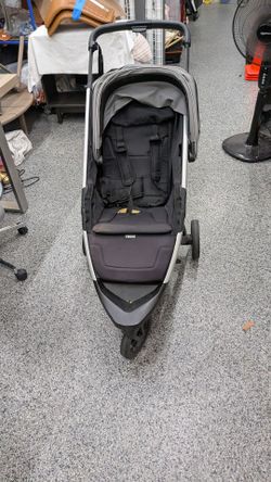 Thule Spring Stroller - Aluminum Frame/Shadow Grey. Used but still has some life. Located in the city of Orange right by Angel Stadium