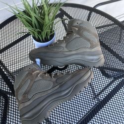 Yeezy Season 7 Desert Boot “Taupe” – Size 9M