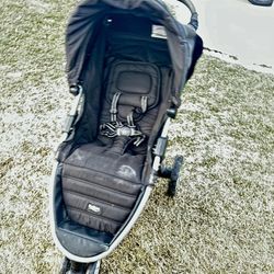 Very nice brutal b agile black jogging stroller completely folds up