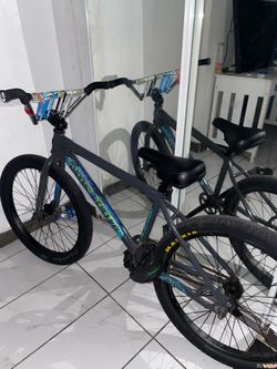Trades, 24 inch throne, chrome bars