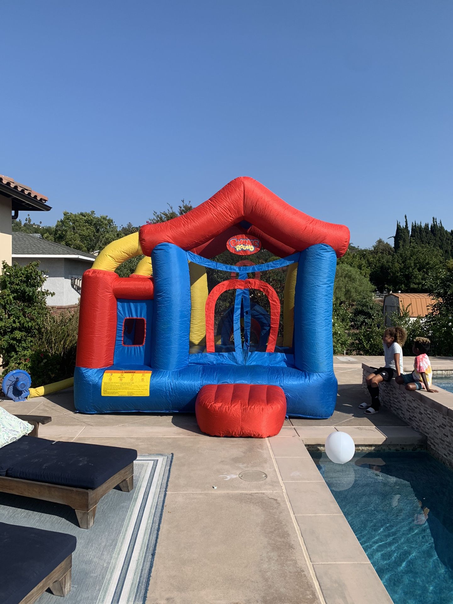 Large kid Bounce house (bounce round) from Costco