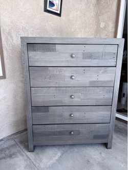Rustic Gray 5-Drawer Dresser – Great Condition