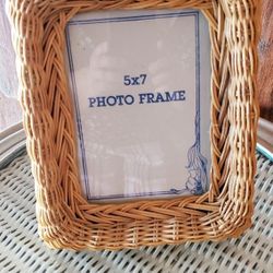Wicker picture frame