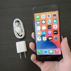 iPhone 7 128gb - UNLOCKED - Like New  