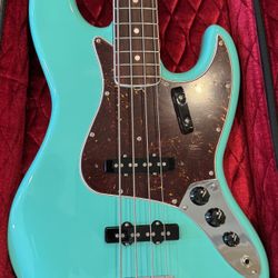 Fender American Vintage II 1966 Jazz Bass Guitar Sea Foam Green
