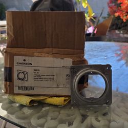 EMERSON

APPLETON

8461B
SQUARE SINGLE-DEVICI COVER
RAISED
ROUND SINGLE DEVICE OPENING
SPAN 22-3/4
52-C-3-3/4

