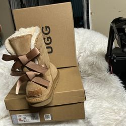 LADIES UGG BOOTS