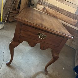 End Table price drop 👇🏻👇🏻👇🏻