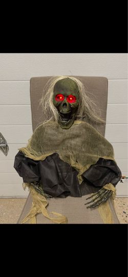 Set of 2 sound activated Halloween decorations