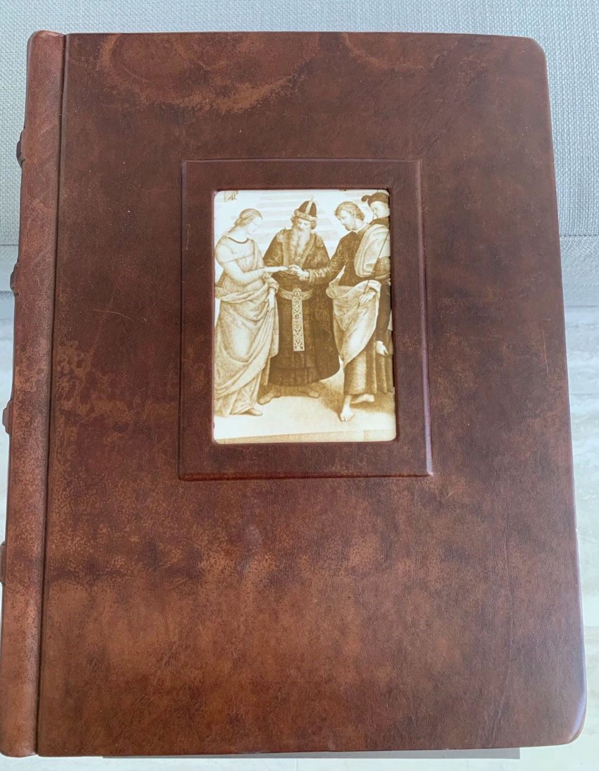 So Unique! Brown, leather bound 50 page scrapbook