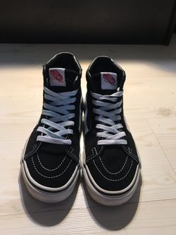 hightop skate vans - women’s 8 && men’s 6.5
