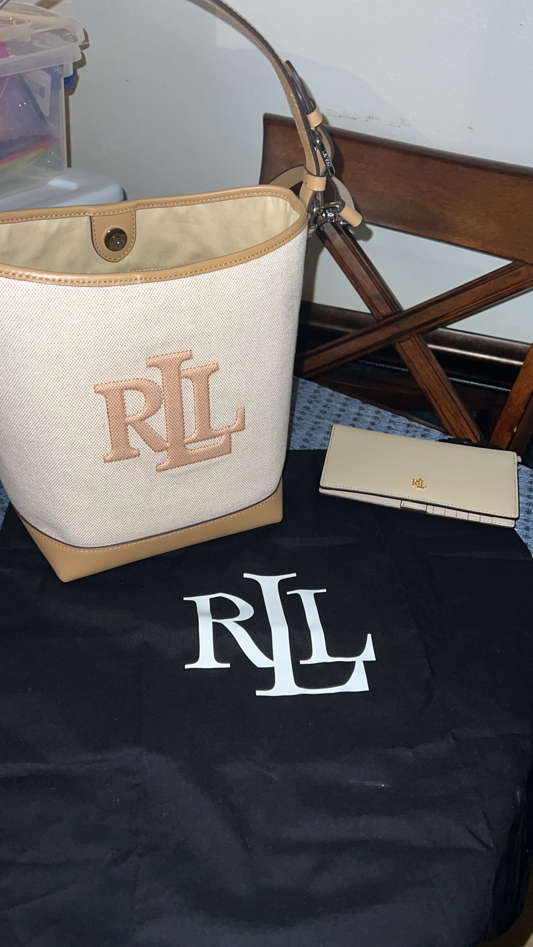 Lauren Ralph Lauren Bucket Bag & Wallet Set