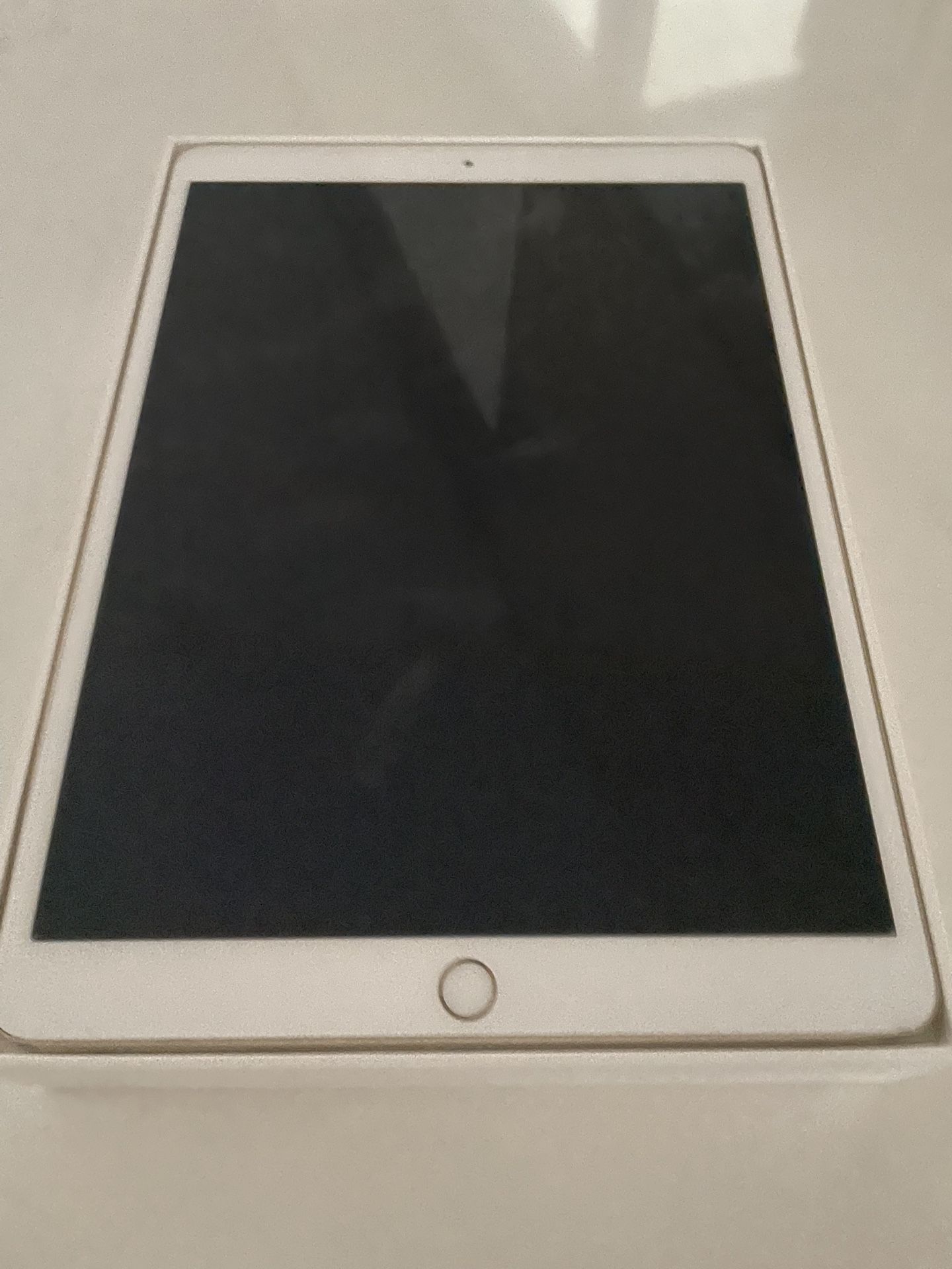 IPAD PRO Model A1701 10.9” Gold