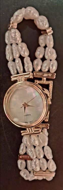 Women's Pearl Bracelet Quartz Watch