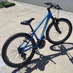 Mountain bike size 24 good condition everything work