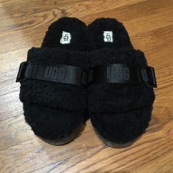 UGG Fluffy Sandals