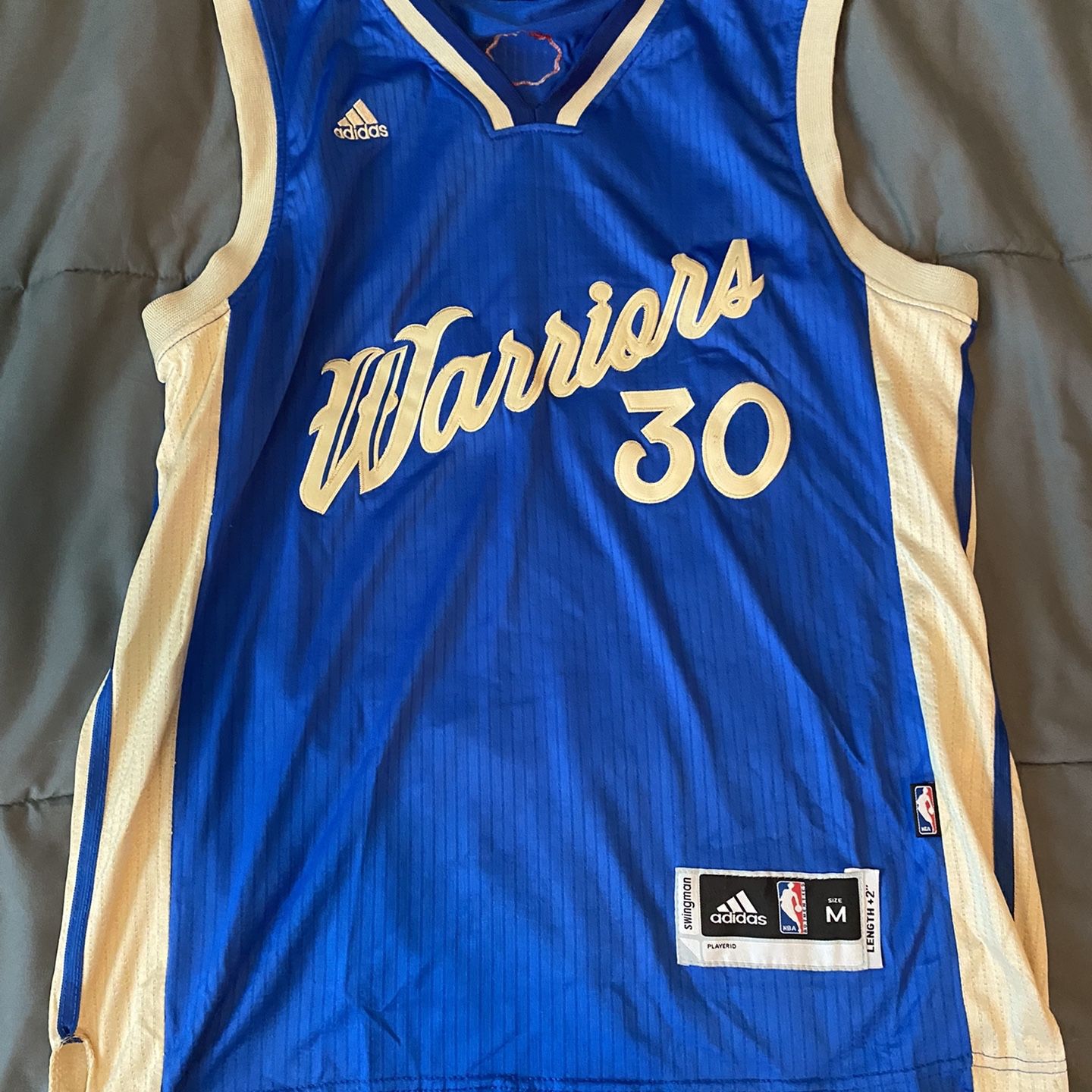 Nike Youth Golden State Warriors Stephen Curry Jersey Size M Youth for Sale  in San Bernardino, CA - OfferUp