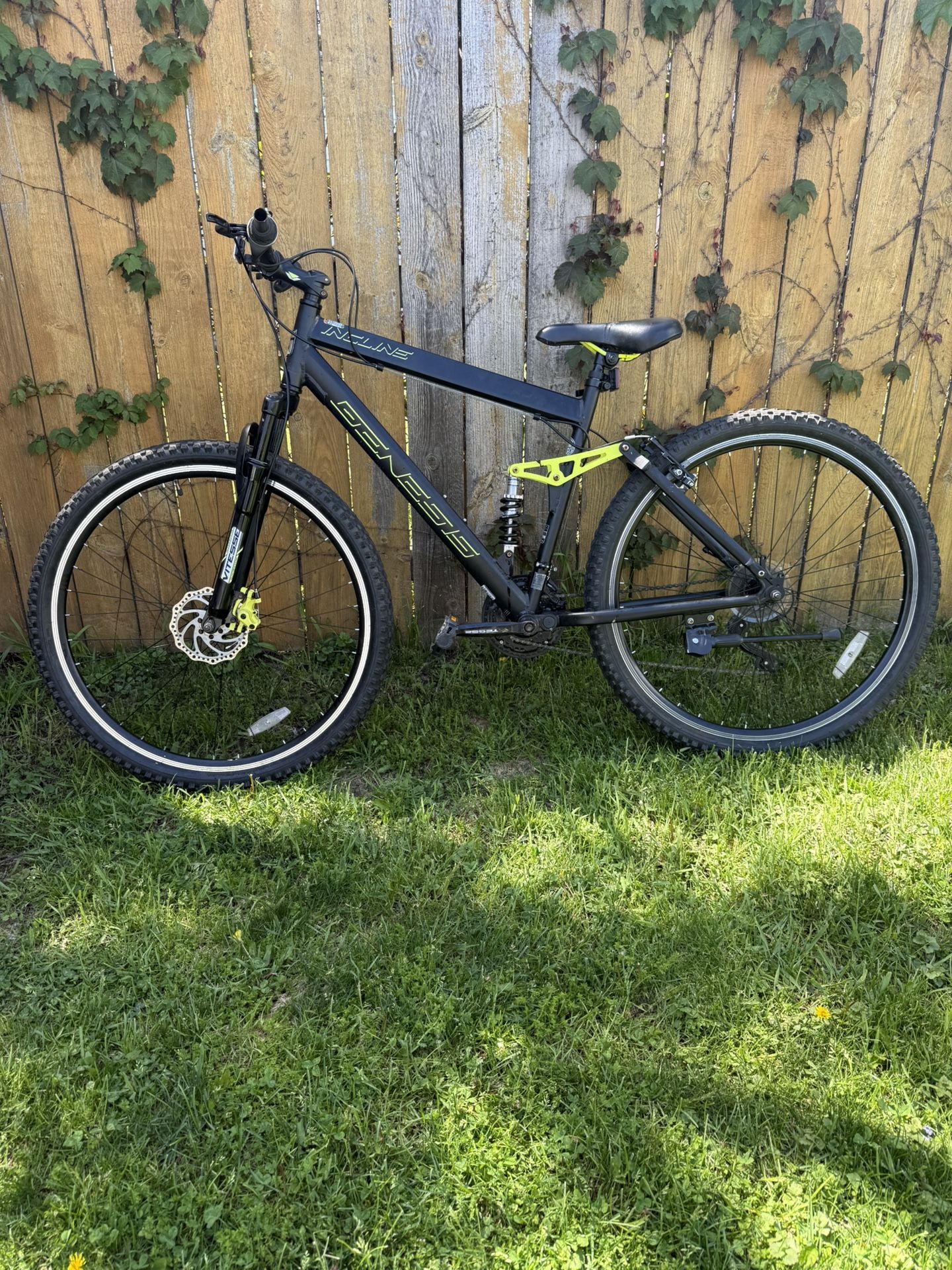 29’ Genesis Incline Mountain Bike