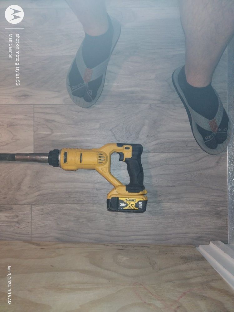 DEWALT 20V MAX PENCIL VIBRATOR